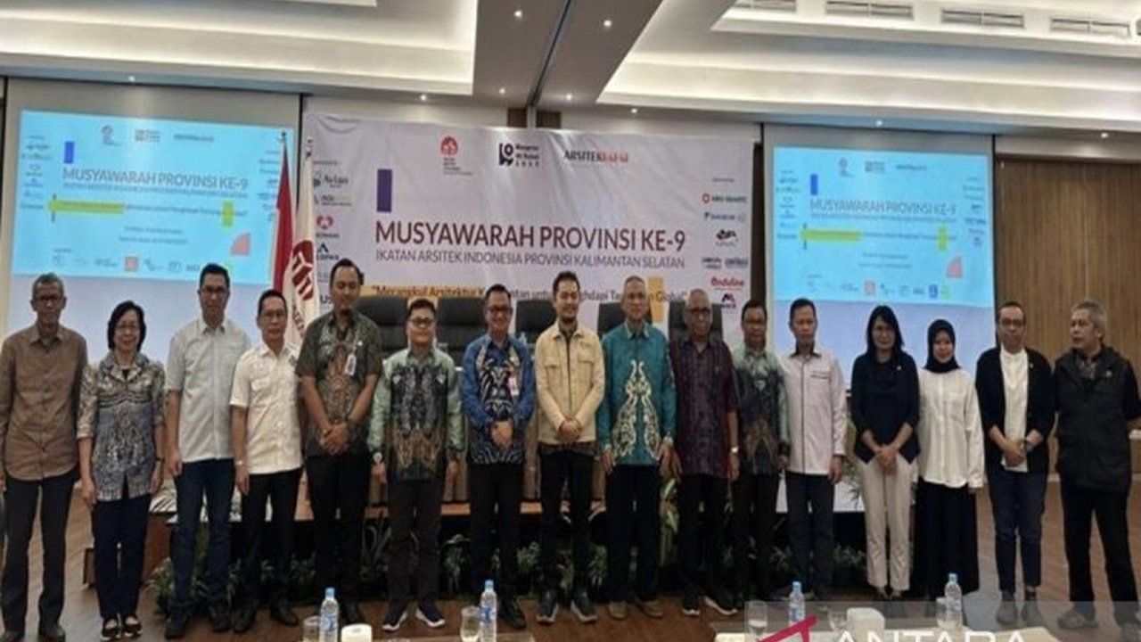 Pemerintah Provinsi Kalimantan Selatan mengajak Ikatan Arsitek Indonesia (IAI) untuk bersinergi membangun daerah dengan mengedepankan nilai-nilai lokal dan keberlanjutan lingkungan dalam Musprov ke-9 IAI Kalsel.