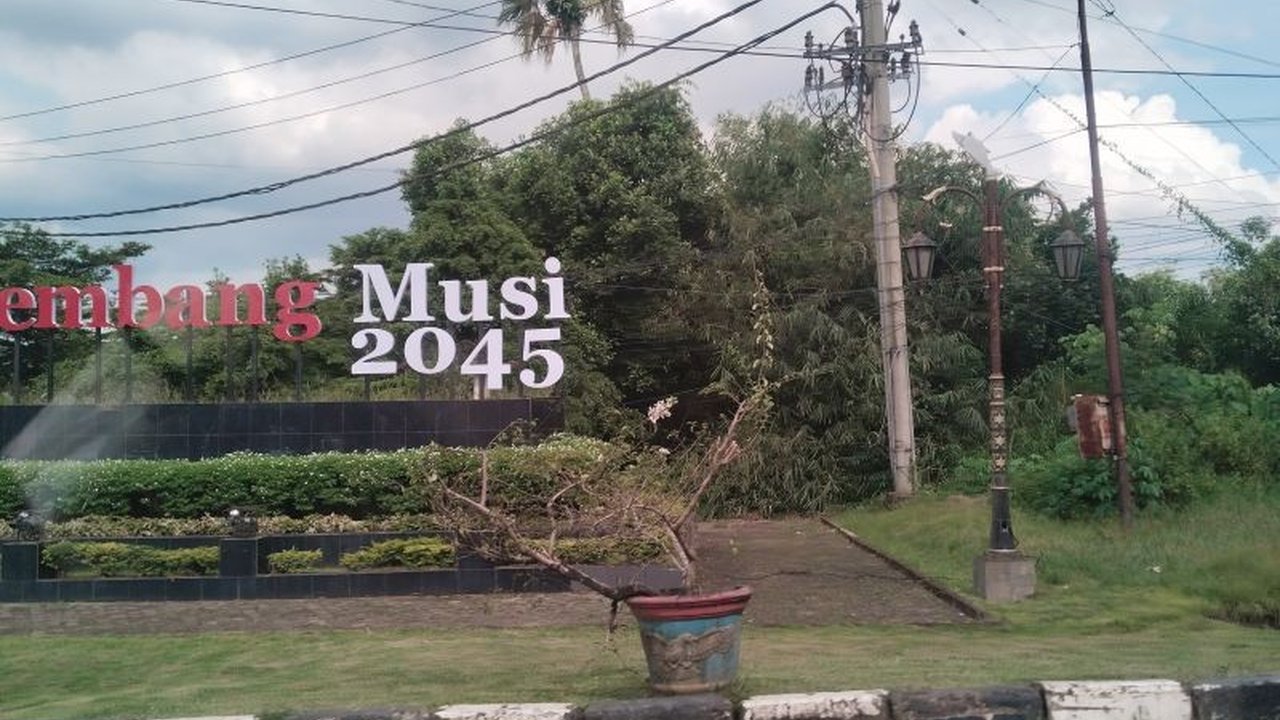 Pemkot Palembang berbenah dengan merapikan 236 taman kota untuk kenyamanan warga dan memperindah wajah kota, sebagai bagian dari komitmen mewujudkan janji politik Wali Kota.