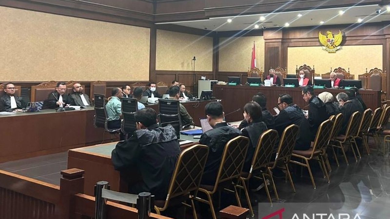 Rahmat Setiawan, saksi dalam sidang kasus Harun Masiku, mengungkapkan pernah melihat Hasto Kristiyanto bertemu Wahyu Setiawan pada 2019, saat tahapan rekapitulasi Pemilu Legislatif.