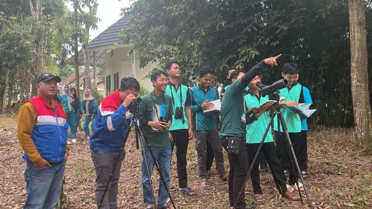 Pertamina Patra Niaga Regional Sumbagsel jaga keanekaragaman hayati lewat program konservasi burung di Taman Nasional Way Kambas (TNWK), Lampung, bekerja sama dengan berbagai pihak untuk melindungi satwa dan ekosistem.