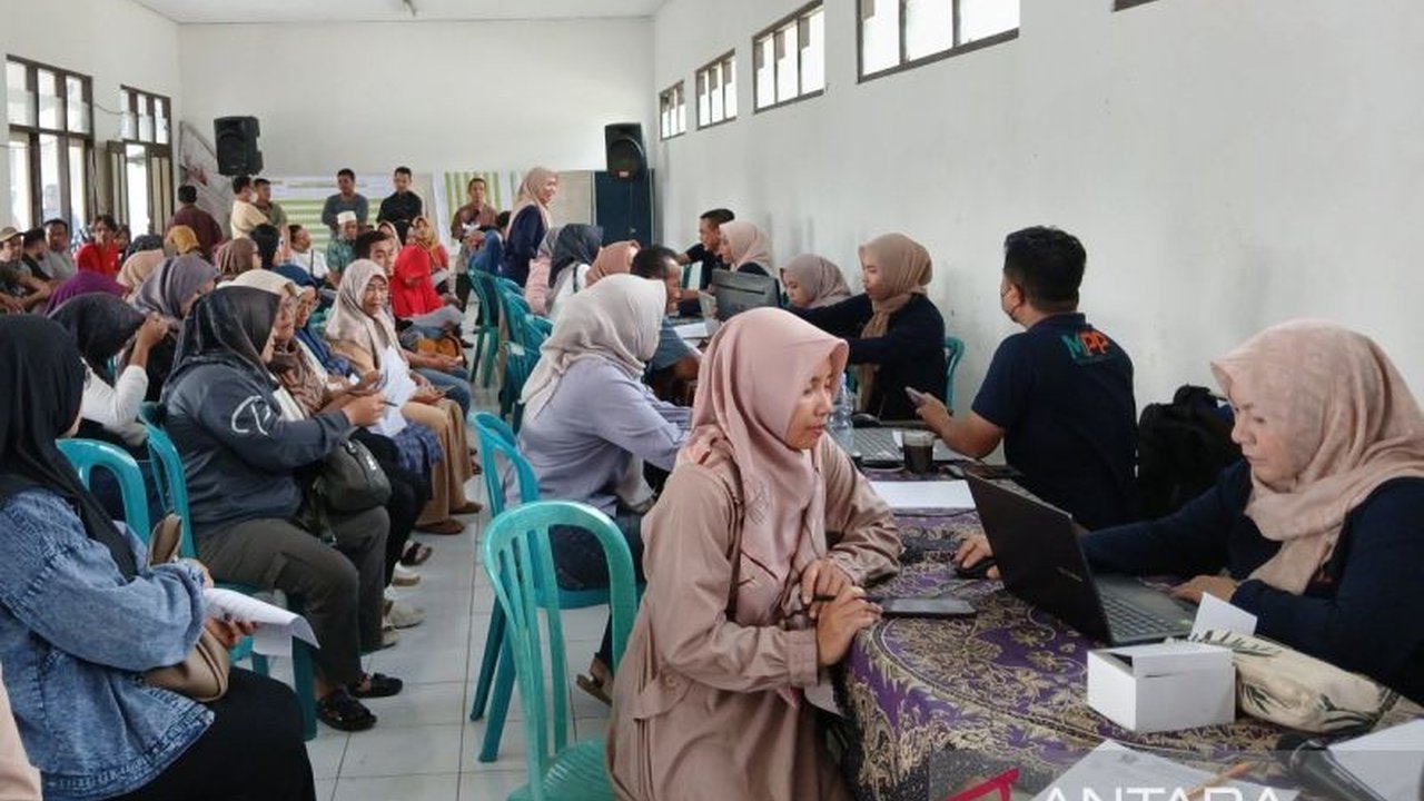 Dinas Penanaman Modal dan Pelayanan Terpadu Satu Pintu (DPMPTSP) Temanggung menggelar pembuatan NIB gratis di Kecamatan Kandangan, dibanjiri ratusan pelaku usaha yang antusias mengurus perizinan.