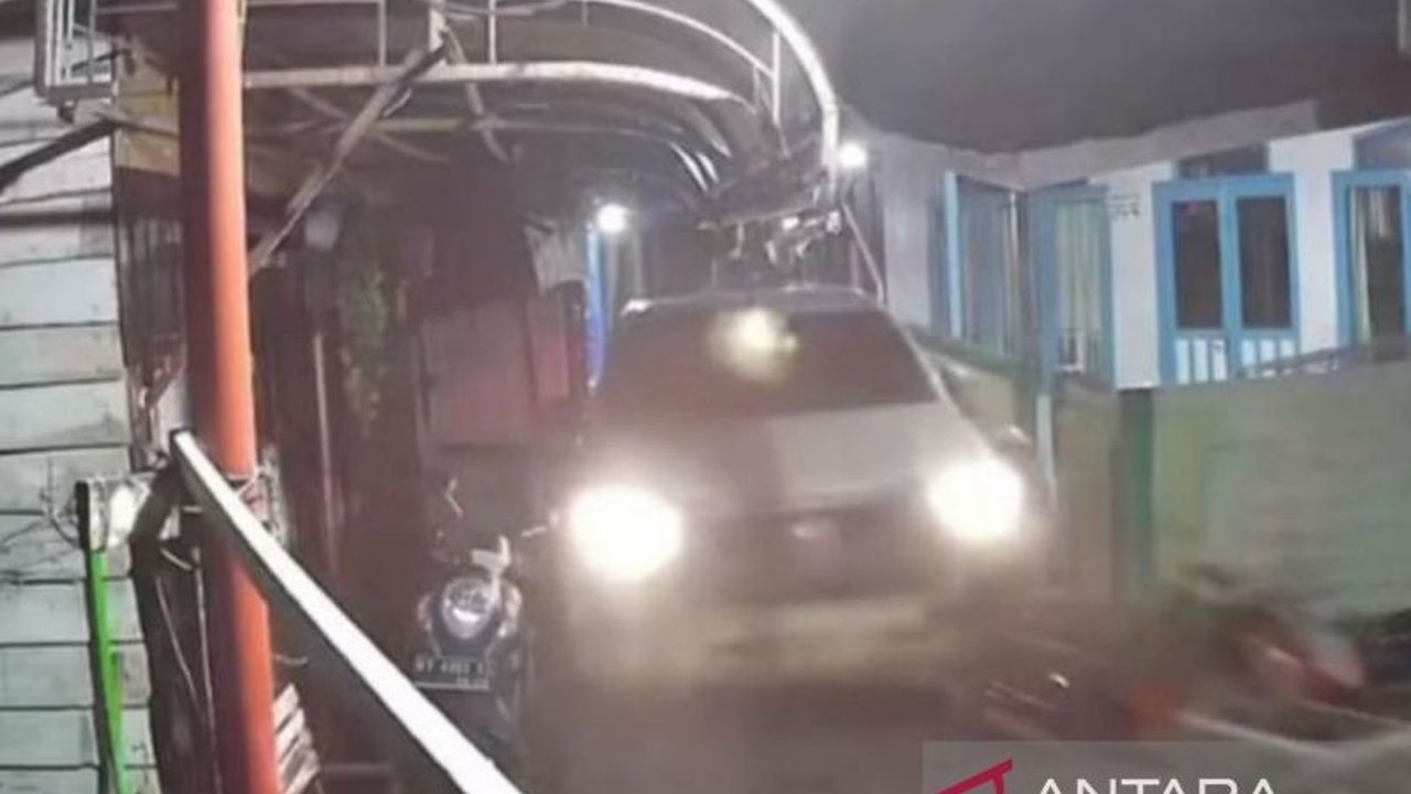 Polresta Samarinda telah mengamankan satu pelaku tabrak lari yang menghantam 24 sepeda motor di Samarinda, Kalimantan Timur, dan memburu tiga pelaku lainnya yang positif narkoba.