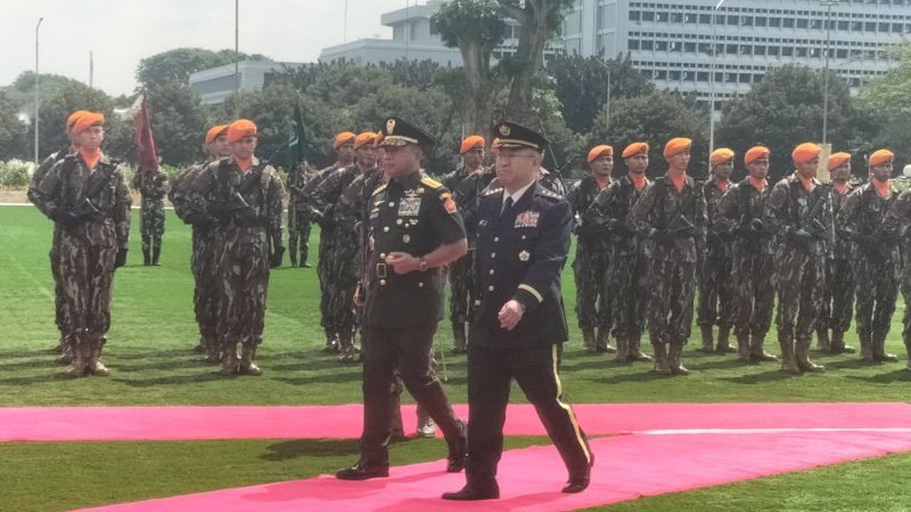 Tentara Nasional Indonesia (TNI) mengonfirmasi partisipasi Pasukan Bela Diri Jepang (JSDF) dalam latihan militer bersama Super Garuda Shield 2025 di Indonesia, guna meningkatkan interoperabilitas dan kapasitas pertahanan kedua negara.