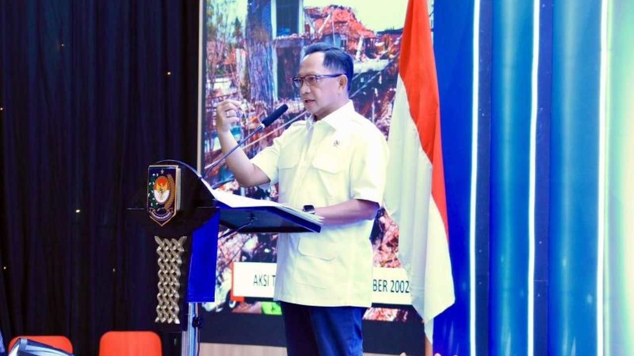 Menteri Dalam Negeri (Mendagri) Muhammad Tito Karnavian menekankan pentingnya penguatan sistem keamanan digital Ditjen Dukcapil Kemendagri untuk melindungi data kependudukan nasional yang krusial.