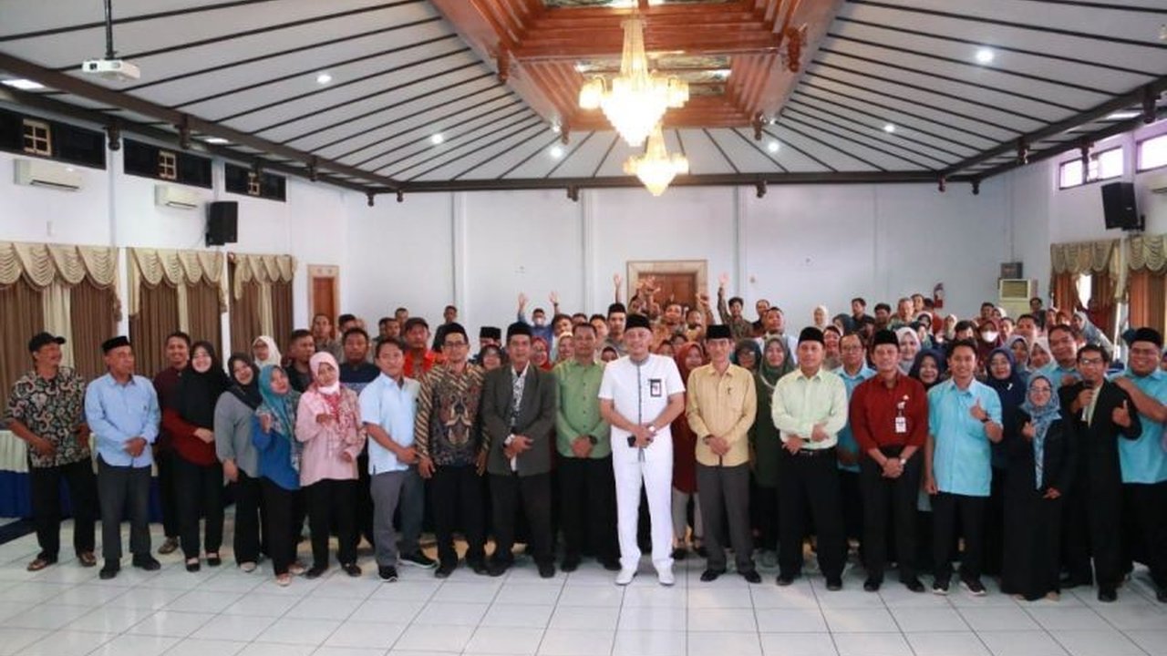 Pemerintah Kota Tegal berkomitmen memperjuangkan hak-hak tenaga honorer, termasuk peningkatan kesejahteraan dan pengangkatan sebagai ASN melalui jalur resmi, demi mendukung pilar utama pendidikan.