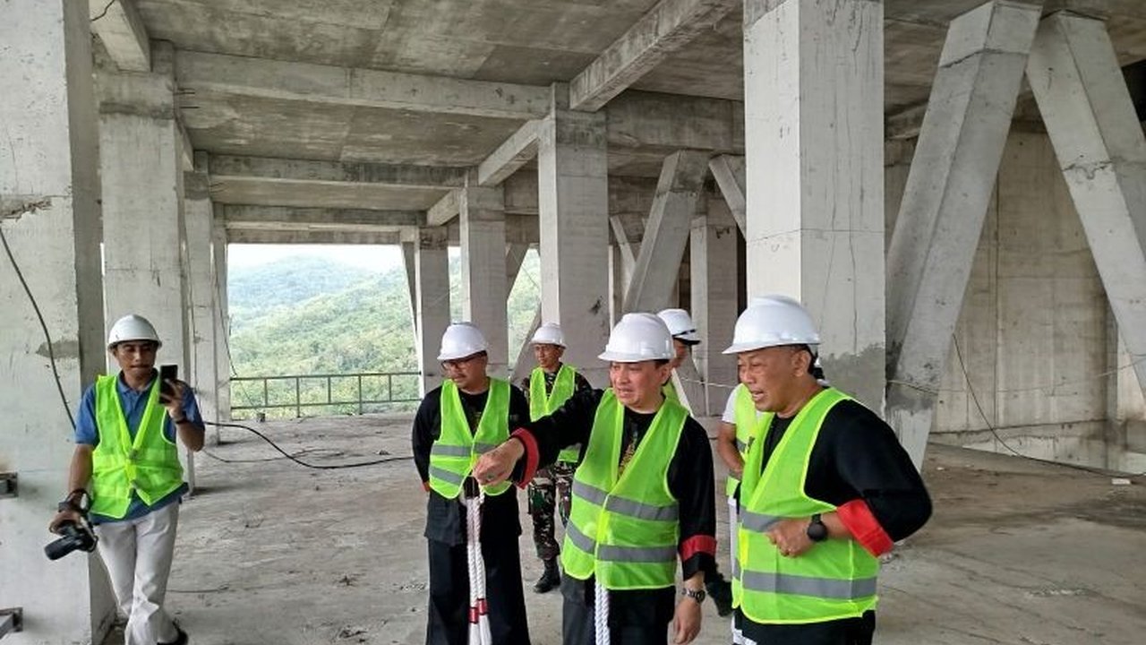 Staf Khusus Presiden, Yovie Widianto, mengunjungi Ponorogo dan menyatakan kekagumannya pada pembangunan Monumen Reog, yang diyakini akan menjadi ikon budaya nasional dan mendongkrak pariwisata.