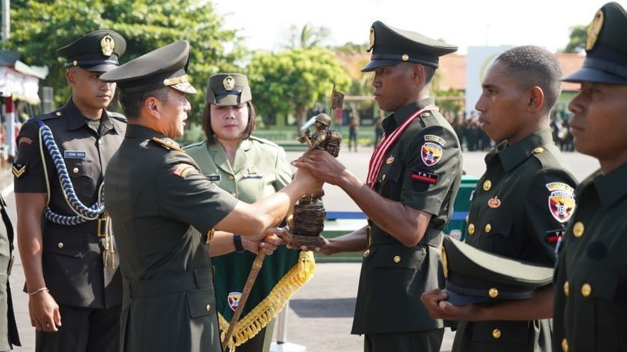 Pangdam IX/Udayana kukuhkan 996 Prajurit Tamtama TNI AD usai pendidikan intensif, siap bertugas untuk bangsa dan negara.