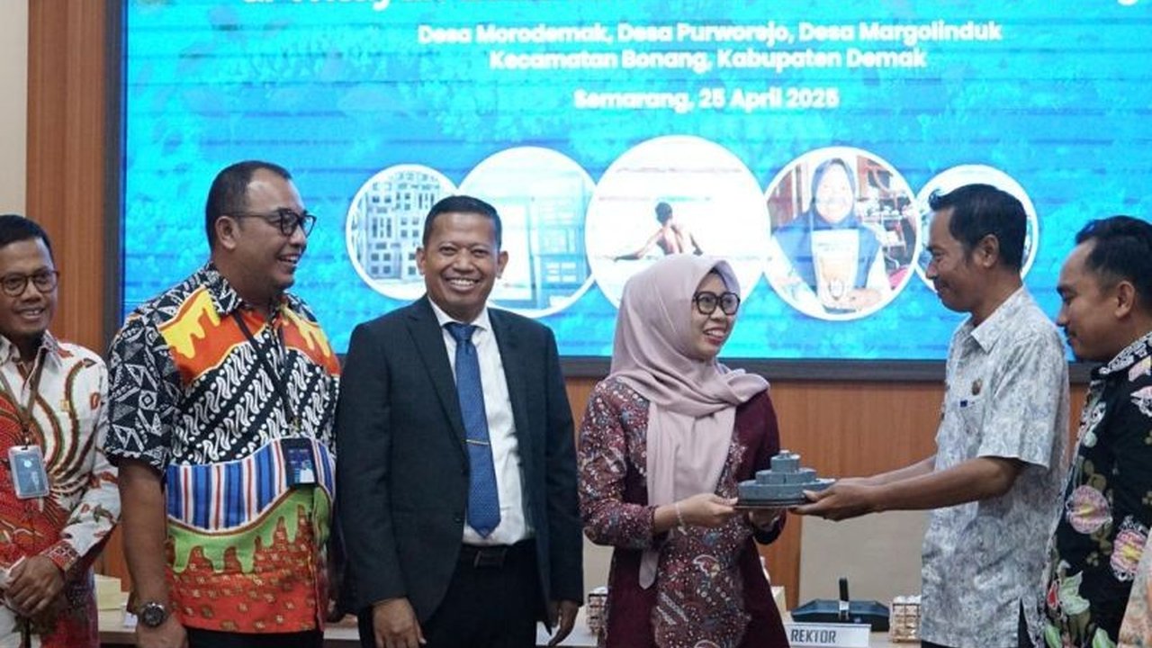 Pelindo menjalankan tahap kedua program restorasi ekosistem pesisir di Jawa Tengah, fokus pada pemulihan lingkungan dan pemberdayaan ekonomi masyarakat pesisir melalui teknologi perikanan dan inovasi produk olahan laut.