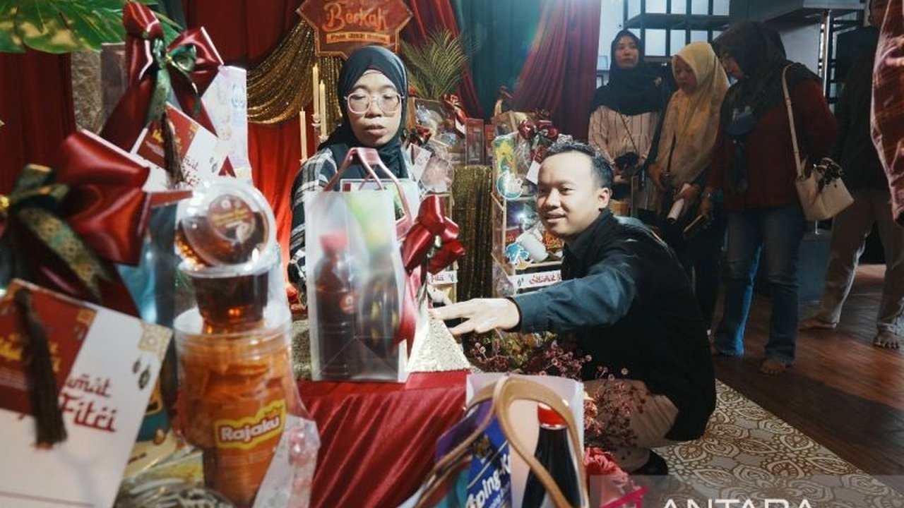 Rumah BUMN Rembang, diinisiasi SIG, sukses bantu 173 UMKM lokal tingkatkan penjualan lewat pelatihan dan pemasaran produk, khususnya selama Ramadan dan Lebaran.