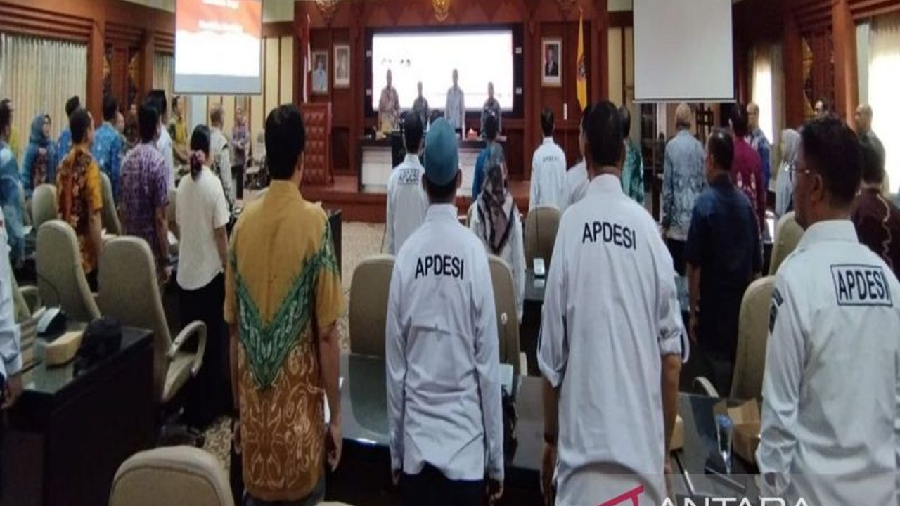 Dinas Koperasi UKM Kalsel menggelar rapat koordinasi untuk mempersiapkan pembentukan Koperasi Desa/Kelurahan Merah Putih, guna mendorong perekonomian desa yang modern dan berkelanjutan.