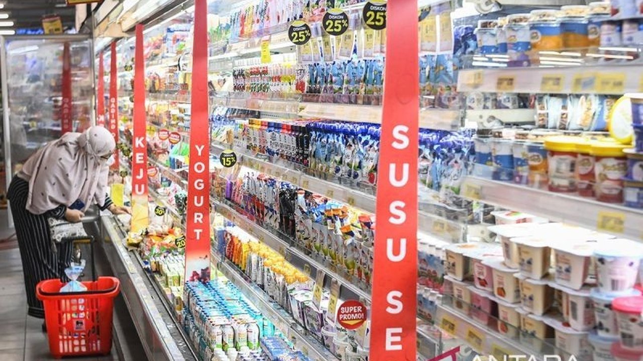 Hari Konsumen Nasional 2025 menjadi momentum penting bagi pemerintah untuk melindungi konsumen dengan pengendalian konsumsi gula, garam, dan lemak melalui penerapan label pangan yang efektif.