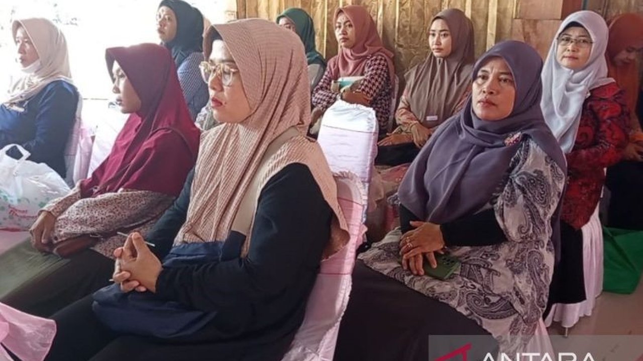 Pemerintah Kota Madiun menggelar pemeriksaan papsmear gratis untuk deteksi dini kanker serviks dalam rangka HUT ke-21 RSUD Kota Madiun, menunjukkan kepedulian pada kesehatan warga.