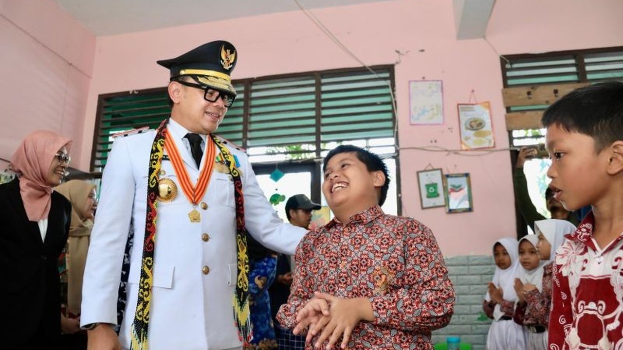 Wakil Menteri Dalam Negeri (Wamendagri) Bima Arya Sugiarto menekankan pentingnya aspek higienis, nutrisi seimbang, dan pemberdayaan ekonomi lokal dalam program Makan Bergizi Gratis (MBG) untuk siswa.