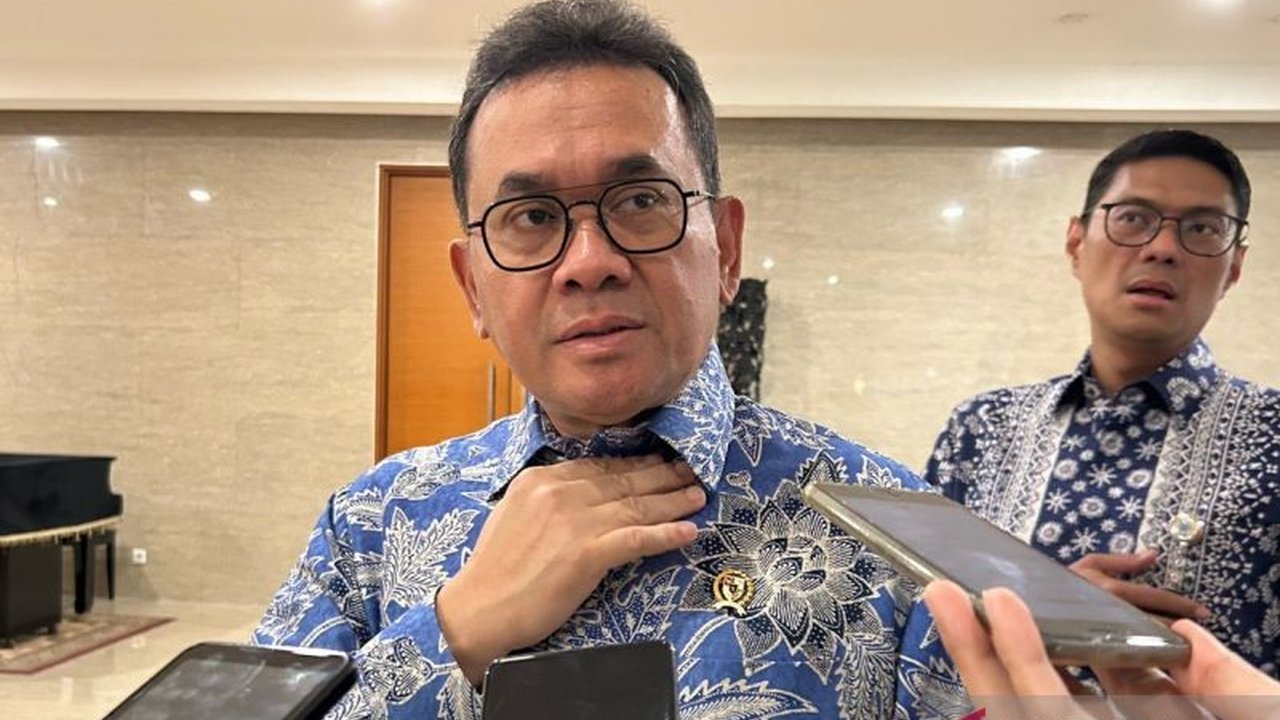 Menteri Perdagangan menunggu laporan Satgas Deregulasi untuk memutuskan revisi atau pencabutan Permendag Nomor 8 Tahun 2024 tentang kebijakan impor.