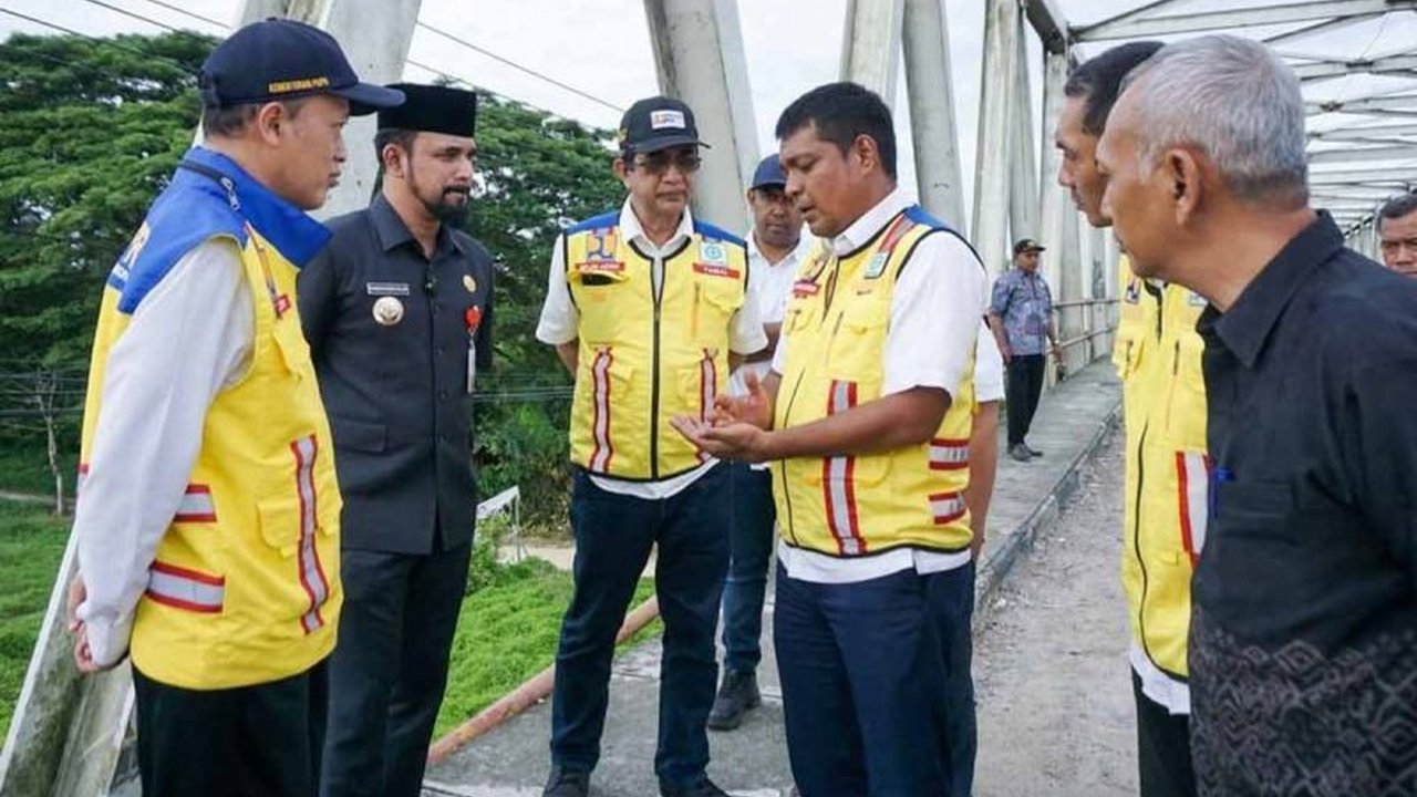 BPJN Aceh menggelontorkan dana Rp10,6 miliar untuk perbaikan jembatan kembar dan pembangunan jalan serta drainase di Aceh Timur guna meningkatkan konektivitas dan perekonomian daerah.