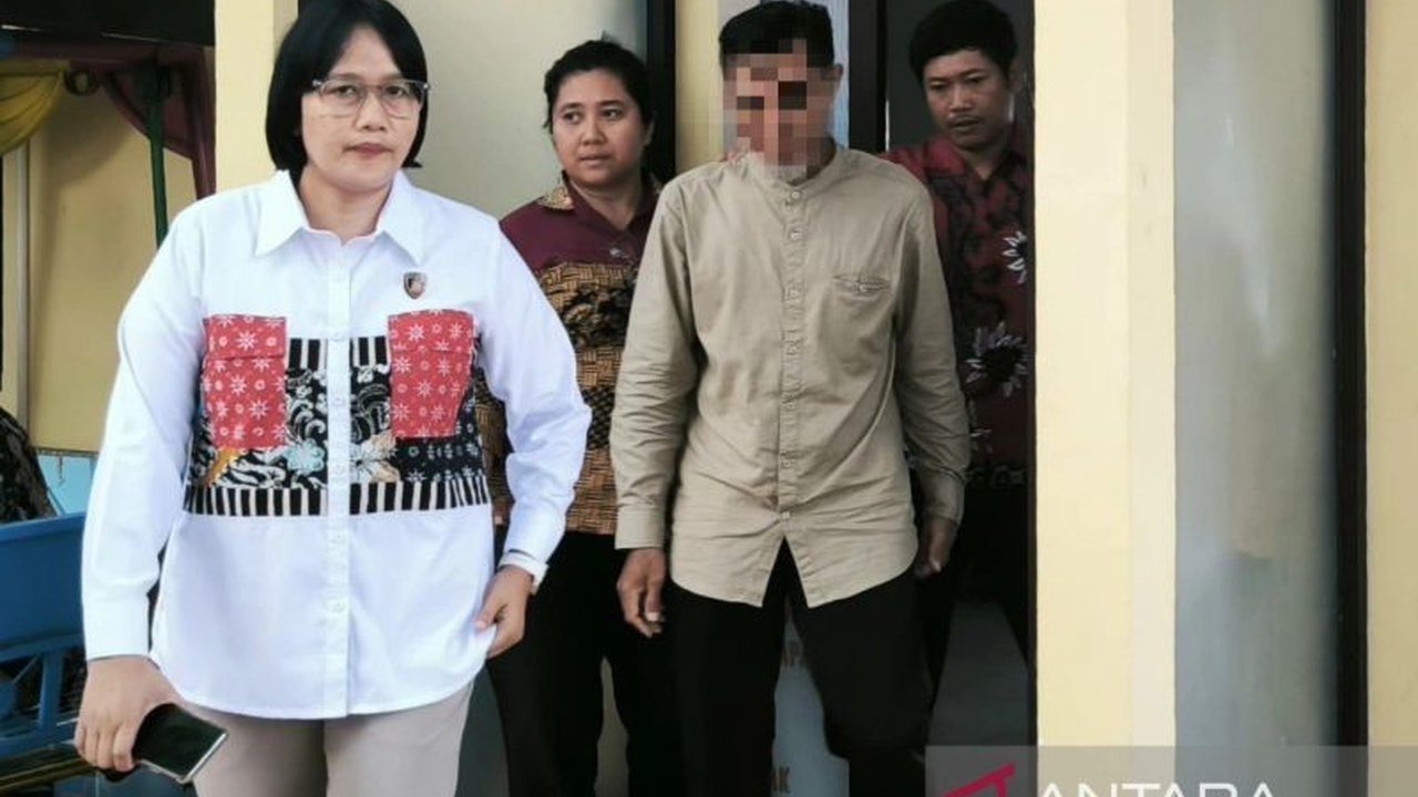 Polda NTB menetapkan pegawai LPPM Unram sebagai tersangka kasus pelecehan seksual terhadap mahasiswi yang sedang kesurupan, mengakibatkan korban hamil dan melahirkan.