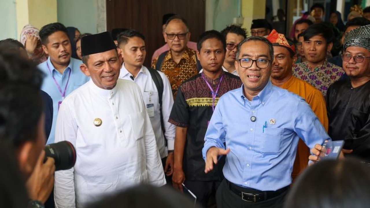 Mendikbudristek Brian Yuliarto mengunjungi UMRAH Tanjungpinang, memberikan semangat kepada mahasiswa dan menekankan pentingnya peningkatan fasilitas kampus untuk mencetak generasi penerus bangsa.