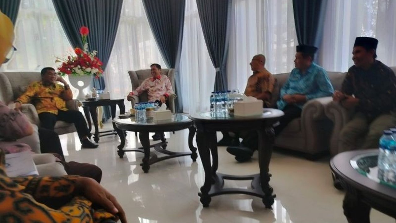 Gubernur Sulawesi Utara, Yulius Selvanus Komaling, memberikan dukungan penuh terhadap Seleksi Tilawatil Quran dan Hadits (STQH) tingkat provinsi untuk meningkatkan kualitas hidup umat Muslim di Sulawesi Utara, termasuk rencana menjadi tuan rumah STQH Nasi