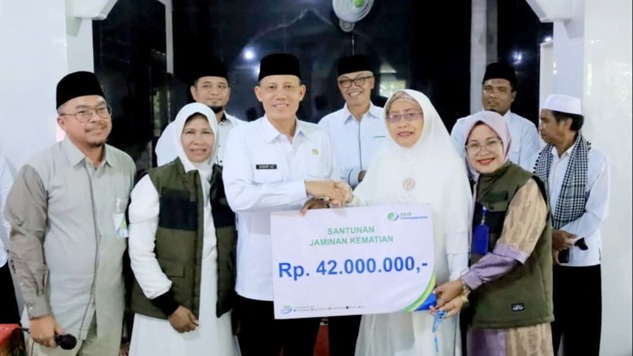 BPJS Ketenagakerjaan Cabang Lubuk Sikaping, Pasaman, Sumatera Barat, telah menyerahkan klaim Jaminan Kematian (JKM) sebesar Rp84 juta kepada dua ahli waris peserta di Lubuk Sikaping.