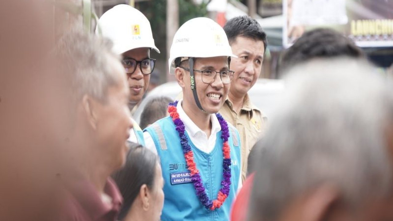 PT PLN (Persero) dan Pemkab Barito Selatan meresmikan penyalaan listrik di 12 desa, meningkatkan rasio desa berlistrik di Kalimantan Tengah menjadi 82,50 persen.