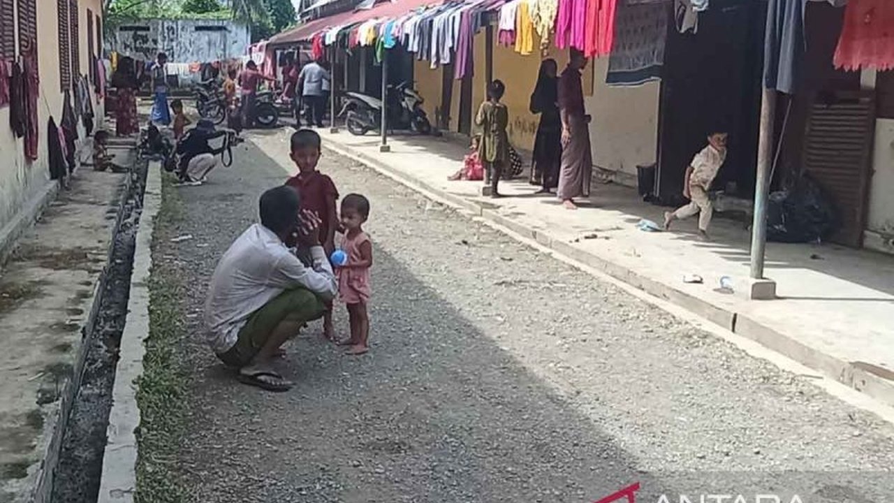 Kantor Imigrasi Aceh menampung 508 imigran Rohingya di berbagai lokasi, menghadapi masalah pelecehan, pelarian, penolakan warga, dan kurangnya anggaran.
