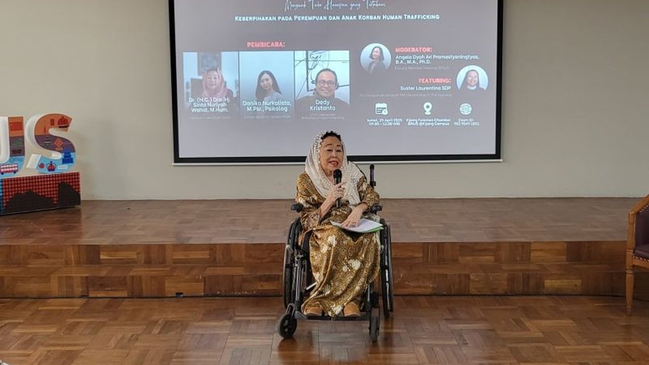 Sinta Nuriyah Wahid mengingatkan bahaya perdagangan orang (TPPO) yang semakin canggih dan mengeksploitasi psikologis korban, mendesak pemerintah untuk lebih serius dalam penanganannya.