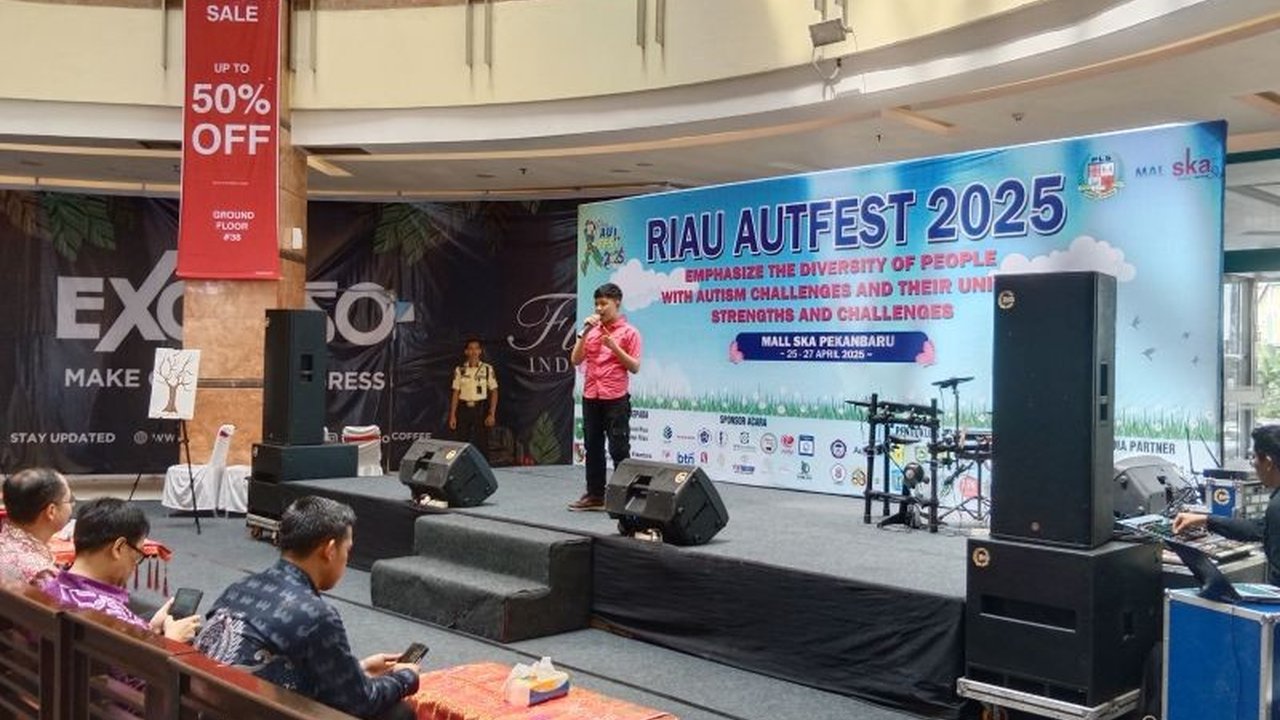 Festival Anak Autis Riau 2025 di Pekanbaru sukses diramaikan lebih dari seratus anak, menampilkan seminar, pentas seni, dan berbagai kegiatan lainnya untuk meningkatkan kesadaran dan dukungan terhadap anak autis.