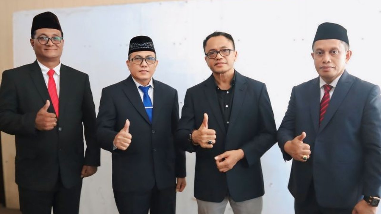 Pemerintah Provinsi Maluku telah menerbitkan Izin Pertambangan Rakyat (IPR) kepada 10 koperasi di Gunung Botak, Pulau Buru, setelah memenuhi seluruh persyaratan administrasi dan teknis.