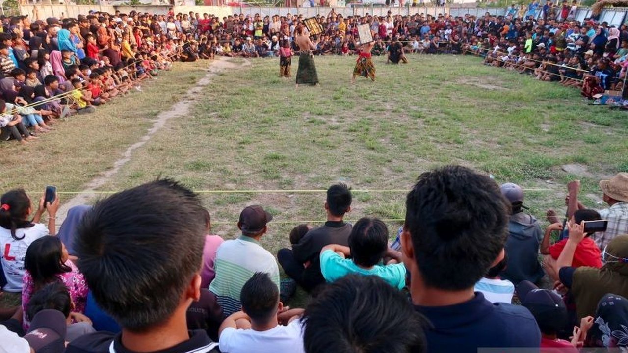 Kabupaten Lombok Barat menggelar Car Free Night (CFN) di Taman Kota Gerung pada 26-27 April 2025 untuk menghidupkan perekonomian lokal dan menampilkan potensi seni budaya daerah.