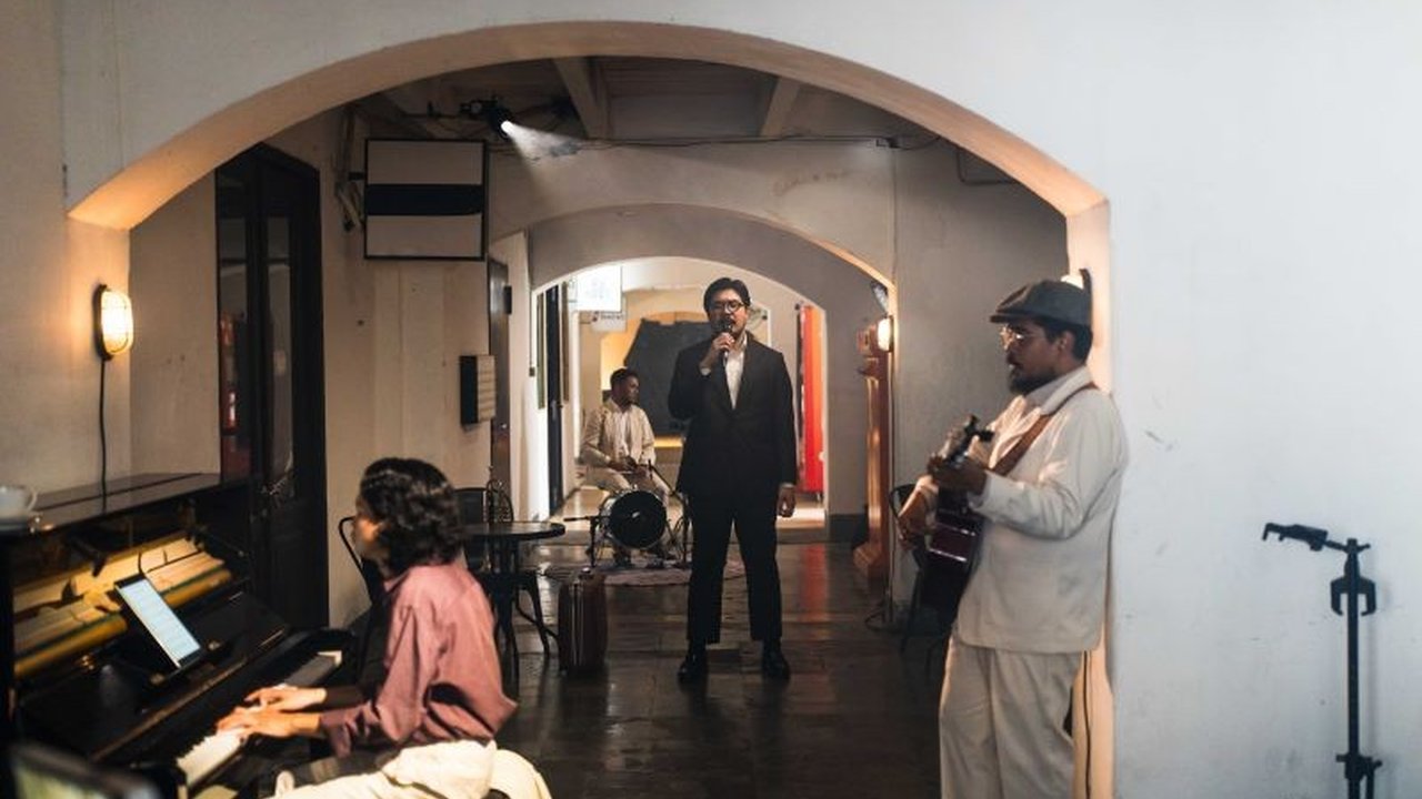 Bilal Indrajaya melengkapi album 'Nelangsa Pasar Turi' dengan merilis pertunjukan langsung selama 43 menit di YouTube, menampilkan sembilan lagu dengan aransemen unik dan visual memukau.