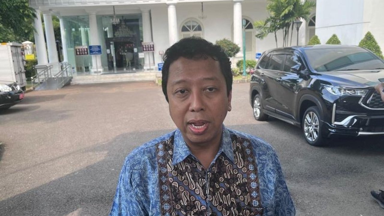 Mantan anggota DPR, Romahurmuziy, memberikan dukungan penuh terhadap program SMA Unggulan Garuda Presiden Prabowo, sebagai upaya strategis mencetak generasi unggul Indonesia dan mengejar ketertinggalan di kancah global.