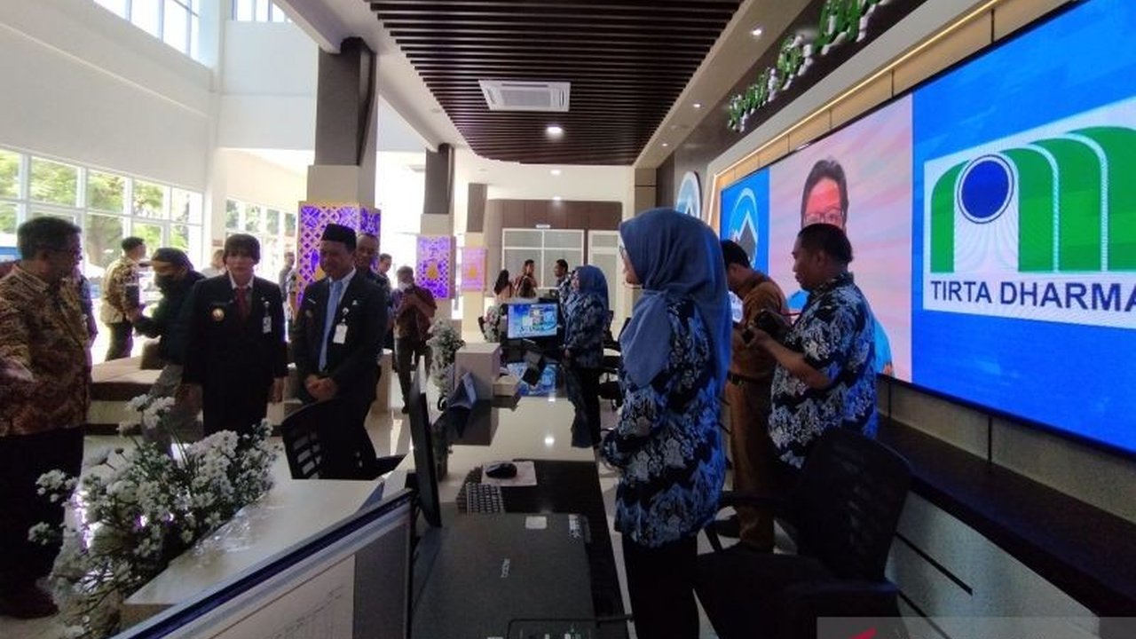 PDAM Kudus, Perumda Tirta Muria, resmi memulai proses perizinan produksi air minum kemasan dan es batu untuk meningkatkan pendapatan dan Pendapatan Asli Daerah (PAD).