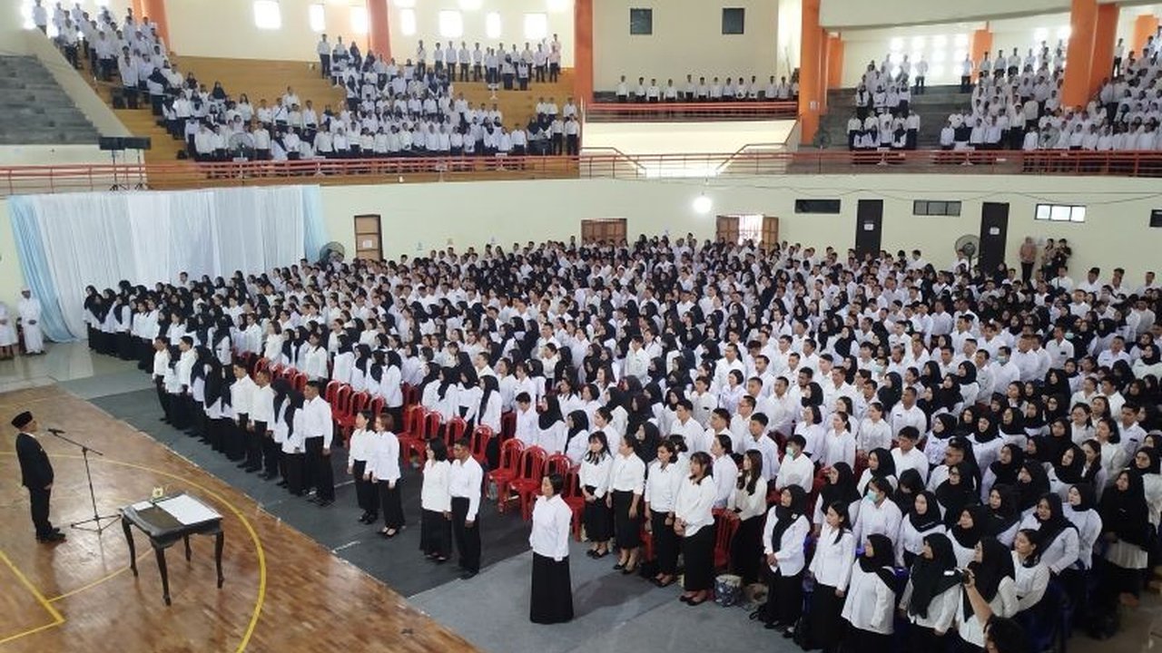 Bupati Bulungan, Kalimantan Utara, melantik 1.485 PPPK baru dengan penekanan tegas pada etika kerja, serta larangan terlibat asusila, judi online, dan narkoba.