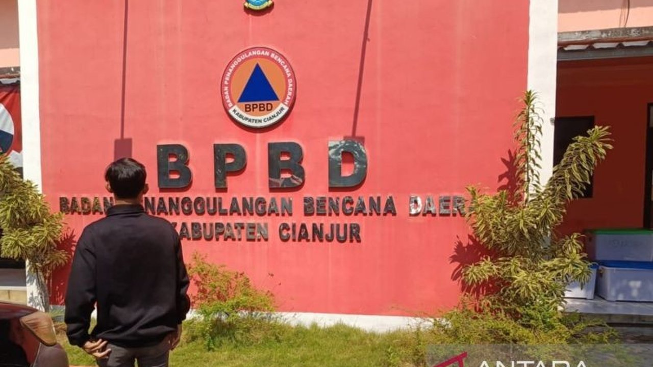 Gempa magnitudo 2,4 mengguncang Cianjur, Jumat petang, namun BPBD memastikan tidak ada kerusakan bangunan, meskipun warga sempat panik dan mengungsi.