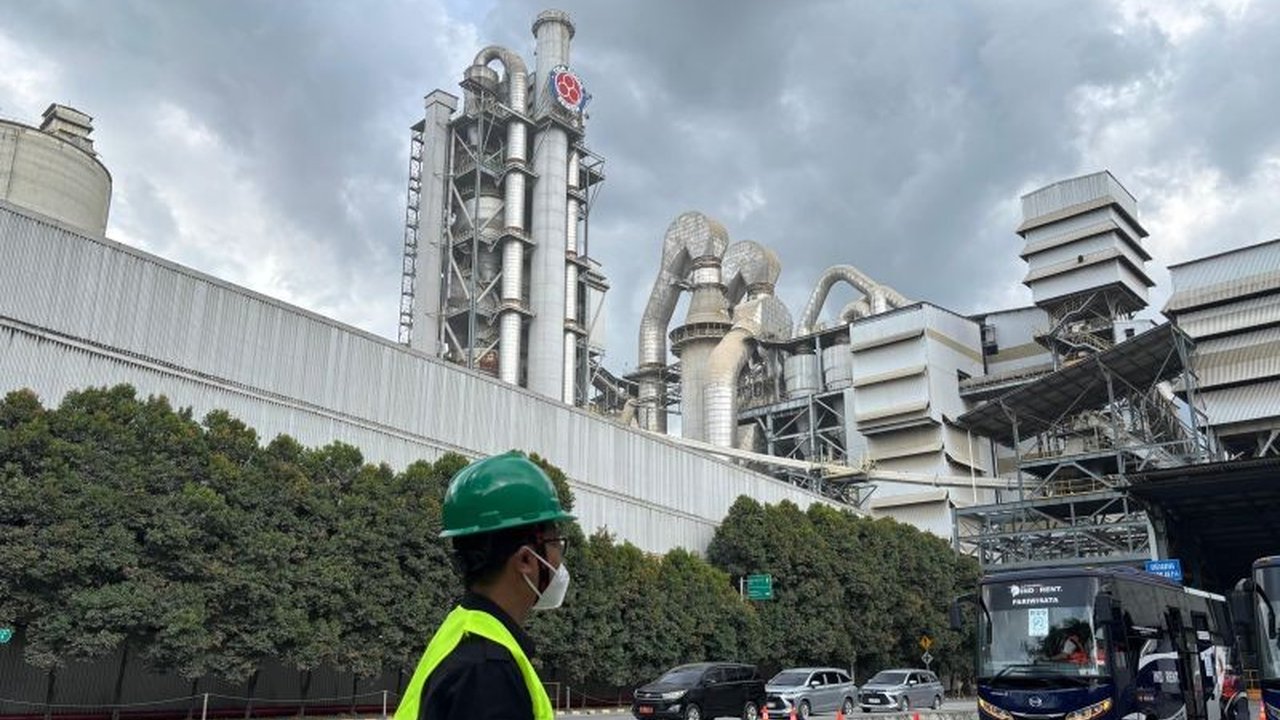 Pemerintah Indonesia berupaya mengatasi masalah sampah dengan teknologi PLTSa dan RDF, serta mendorong perubahan perilaku masyarakat untuk mengurangi timbulan sampah.