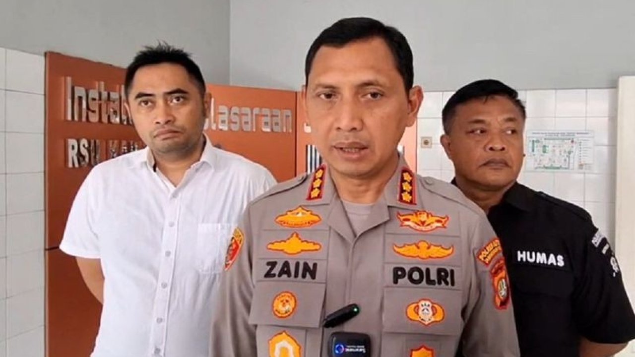 Polisi Tangerang Kota menangkap dua pelaku pembunuhan sadis terhadap sopir taksi online yang jasadnya dibuang ke Kali Baru; pencarian jasad korban masih dilakukan.