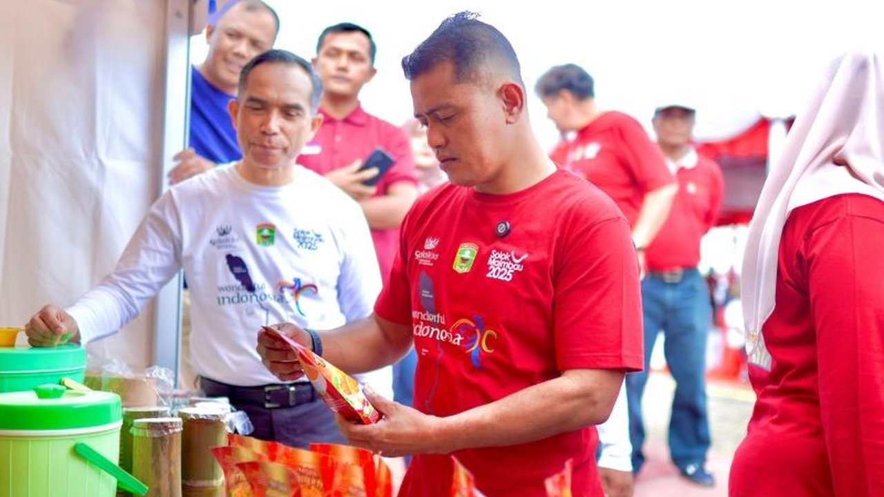 Pemerintah Kabupaten Solok sukseskan Hari Ulang Tahun ke-112 dengan melibatkan UMKM lokal, mendorong pertumbuhan ekonomi dan mempromosikan produk unggulan daerah.