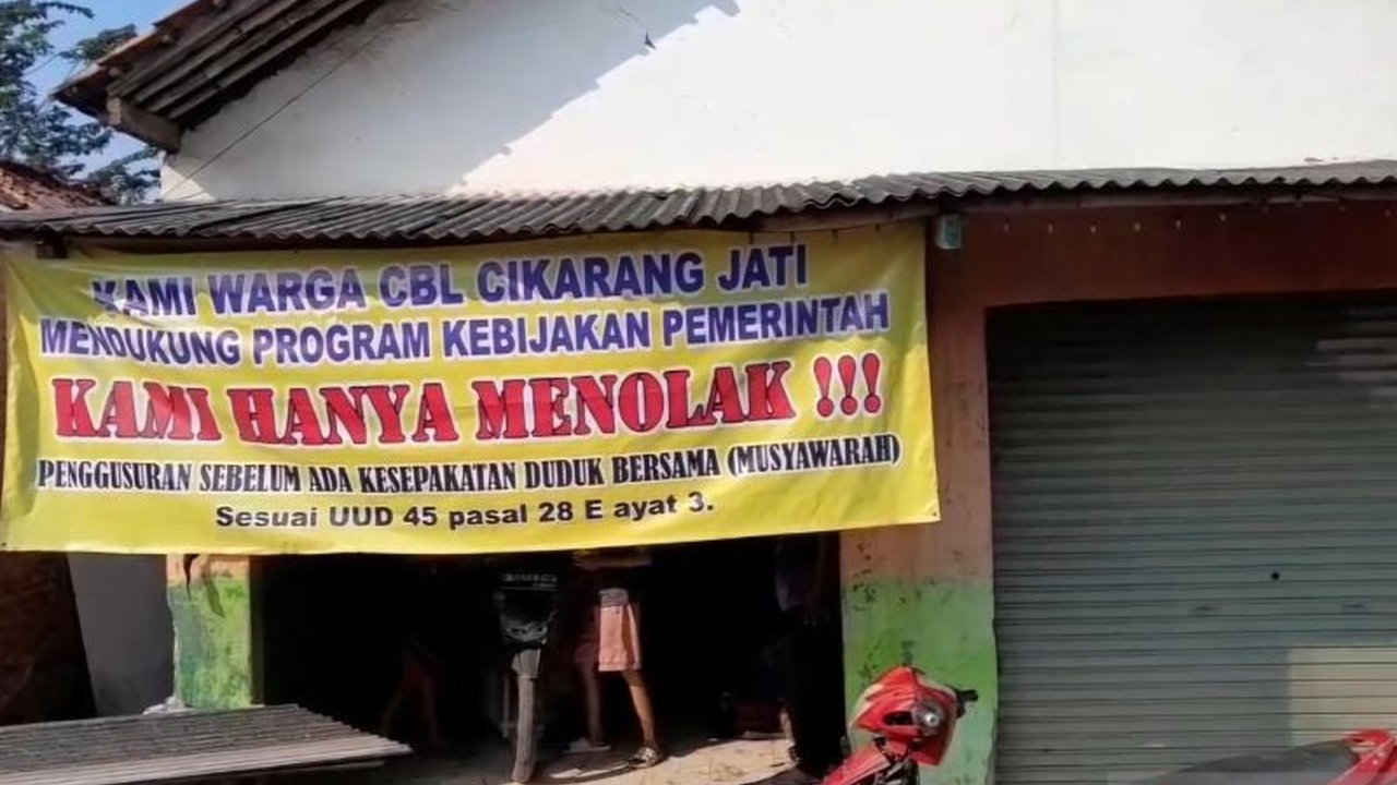 Pemerintah Kabupaten Bekasi memastikan tidak akan memberikan kompensasi kepada pemilik bangunan liar yang dibongkar, karena dinilai telah melanggar aturan dan menyebabkan berbagai masalah.
