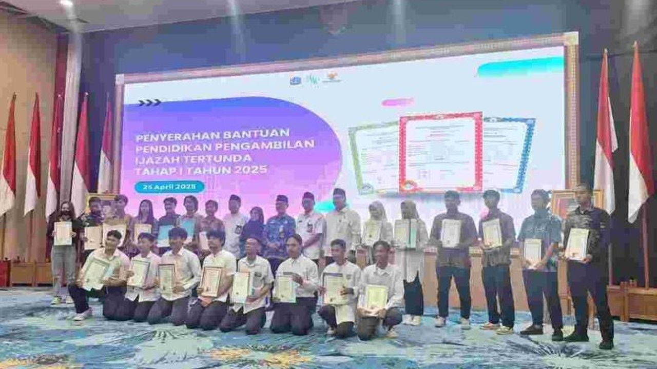 Pemerintah Provinsi DKI Jakarta telah menyalurkan bantuan untuk menebus 117 ijazah tertahan dengan total Rp596.422.200,  membuka peluang bagi warga kurang mampu untuk melanjutkan pendidikan atau bekerja.