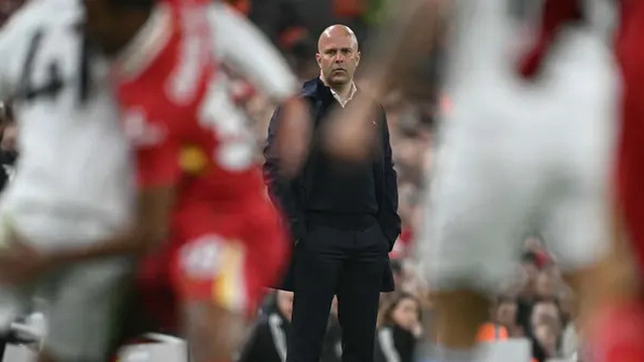 Di babak kedua, tim asuhan pelatih Arne Slot berhasil menekan pertahanan Aston Villa. (Paul ELLIS/AFP)