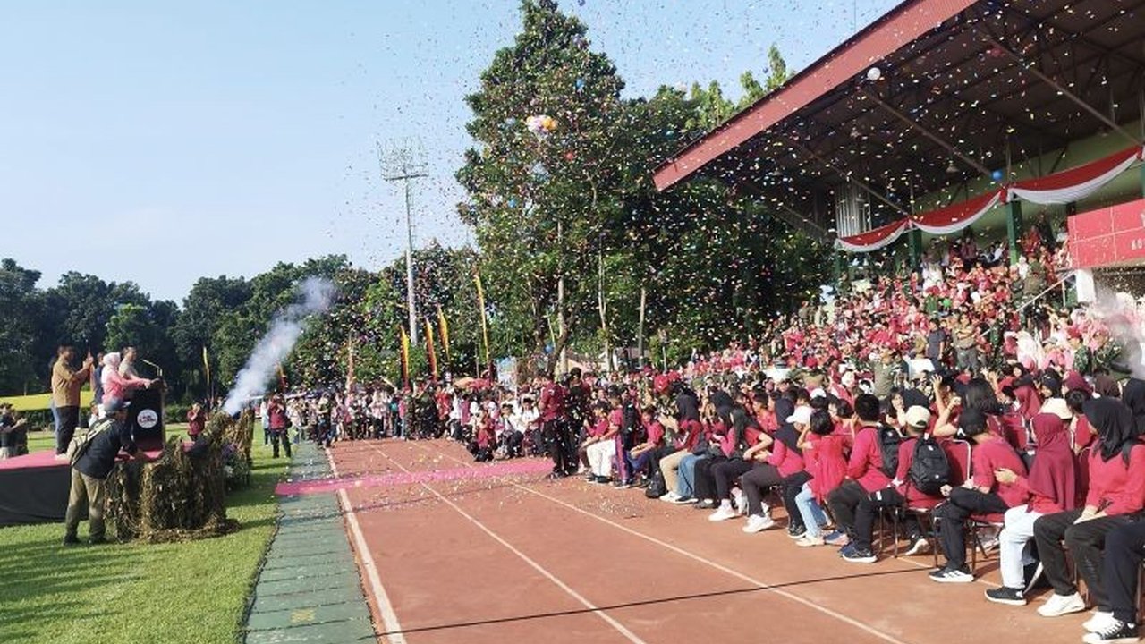 Dalam rangka HUT ke-73, Kopassus menggelar acara meriah dengan mengajak 4.000 anak, termasuk anak yatim, bermain trampolin, bianglala, dan wahana permainan lainnya di Cijantung.