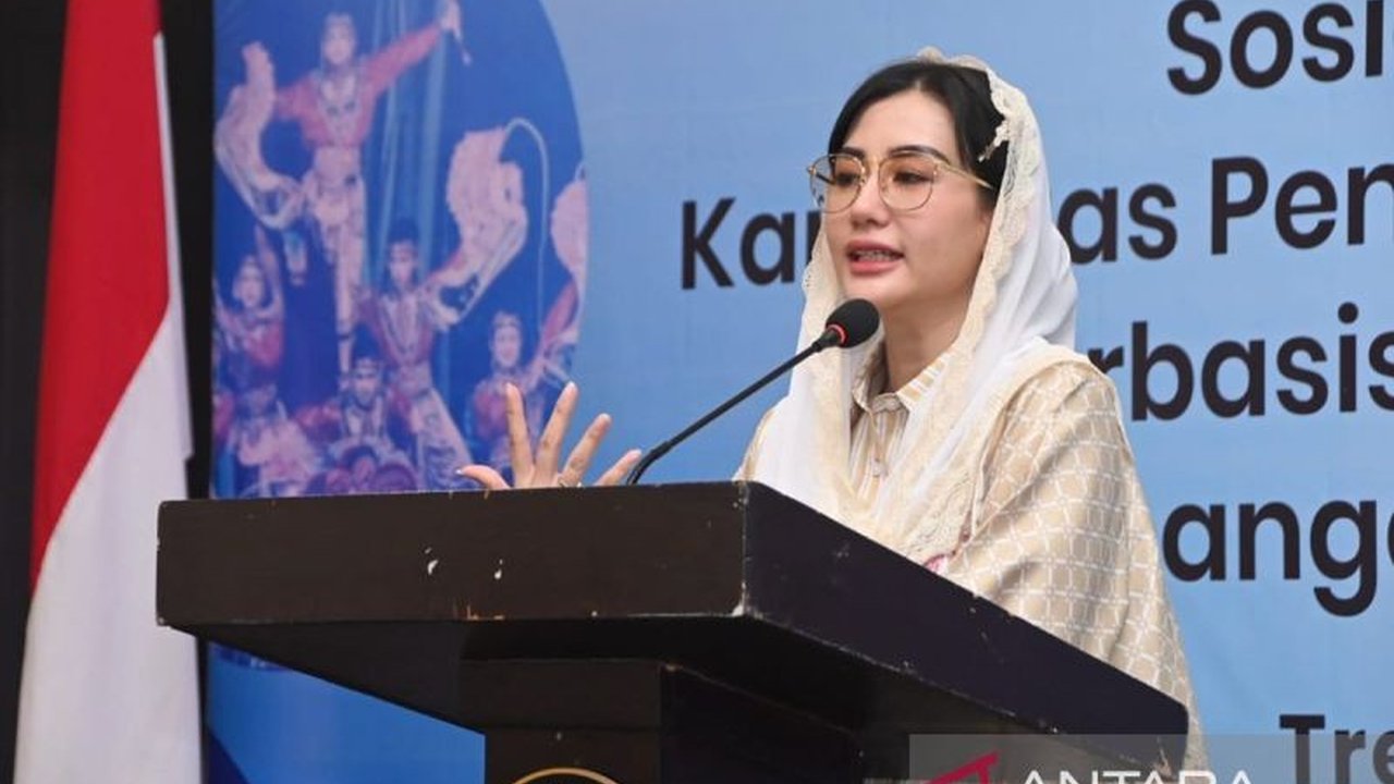 Anggota Komisi VII DPR RI, Novita Hardini, mengajak pemuda dan pelaku UMKM di Trenggalek untuk bangkit melalui pengamalan nilai-nilai kebangsaan, guna menghadapi tantangan era global.