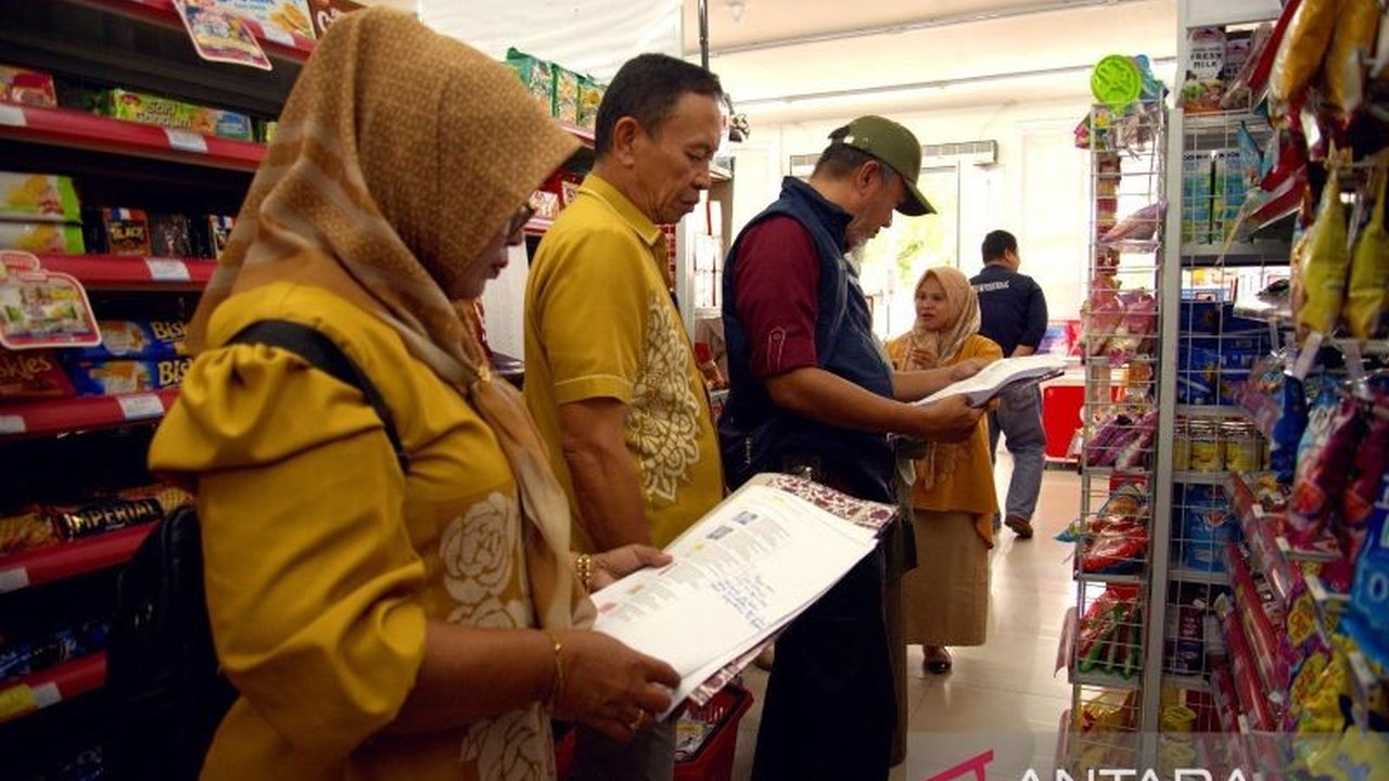 Dinas Kumperindag Provinsi Gorontalo bergerak cepat menindaklanjuti temuan BPJPH terkait sembilan produk pangan olahan yang mengandung babi namun tak tercantum dalam label, dengan empat produk telah dimusnahkan.