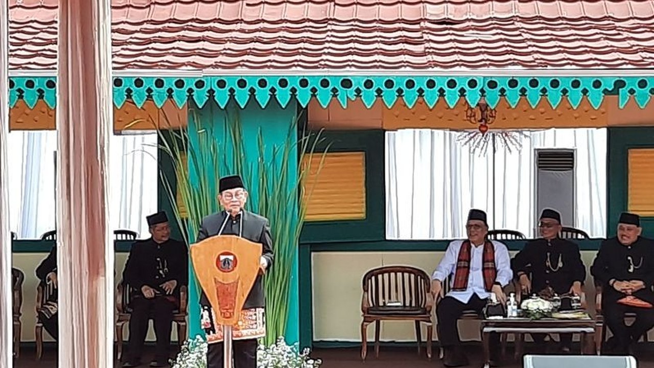 Gubernur Jakarta, Pramono Anung, mengumumkan pemindahan patung MH Thamrin ke museum dan rencana pembuatan patung baru yang lebih besar di Jalan MH Thamrin, didanai dari sumber non-APBD.