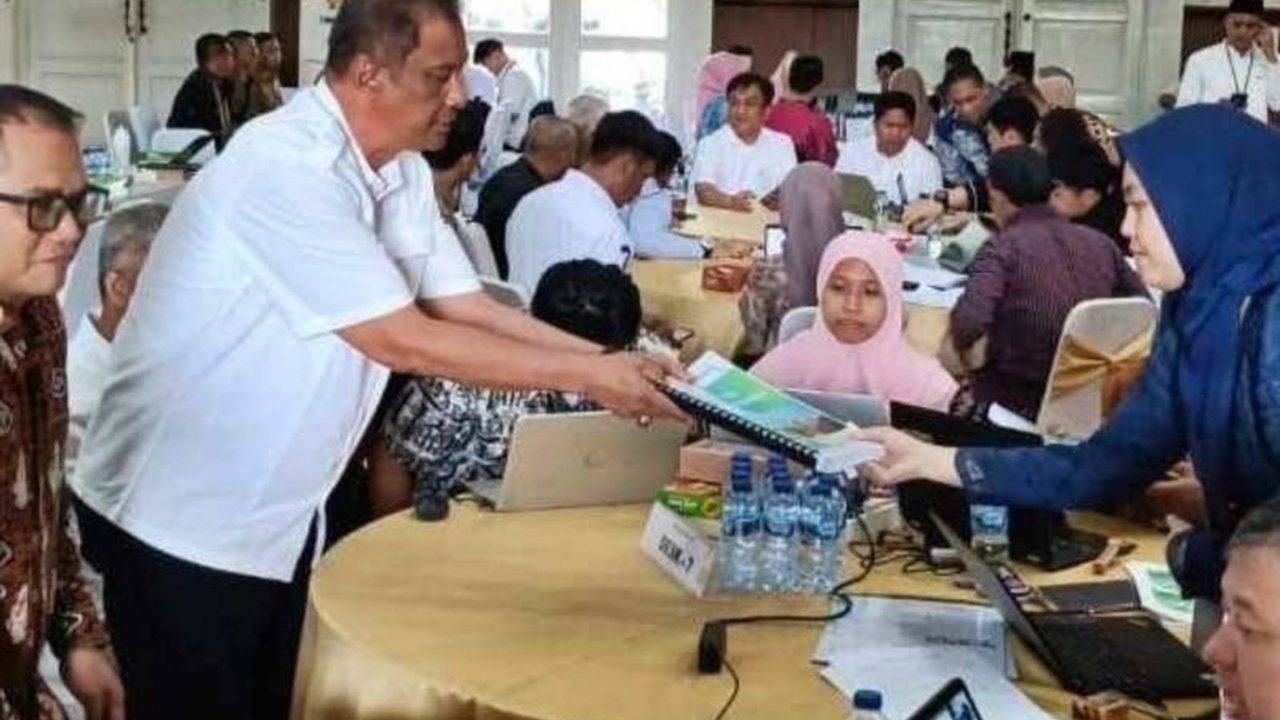 Pemerintah Kabupaten Buol, Sulawesi Tengah, akan membangun 34 kelas untuk SD, SMP, dan SMA di Sekolah Rakyat dengan anggaran Rp150 miliar, guna meningkatkan akses pendidikan bagi masyarakat kurang mampu.