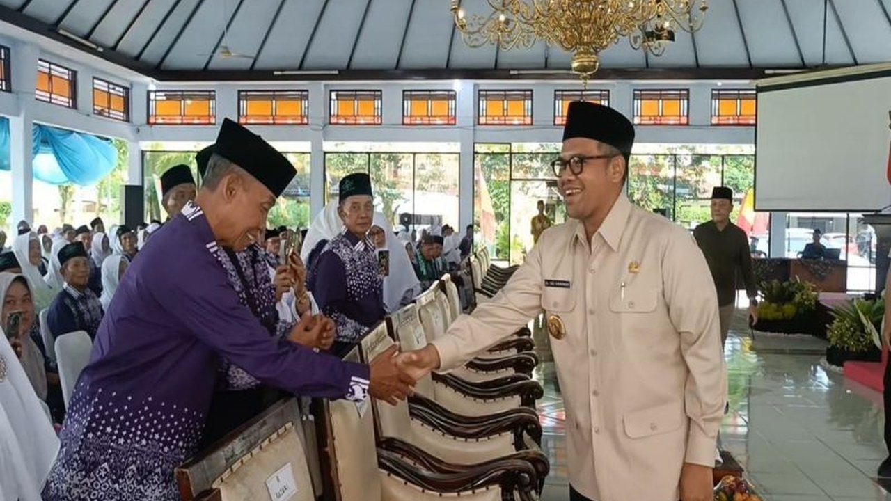 Bupati Batang, Faiz Kurniawan, berpesan kepada 727 calon haji asal Batang untuk menjaga nama baik Indonesia dan mempersiapkan diri menghadapi perbedaan iklim dan budaya di Tanah Suci.