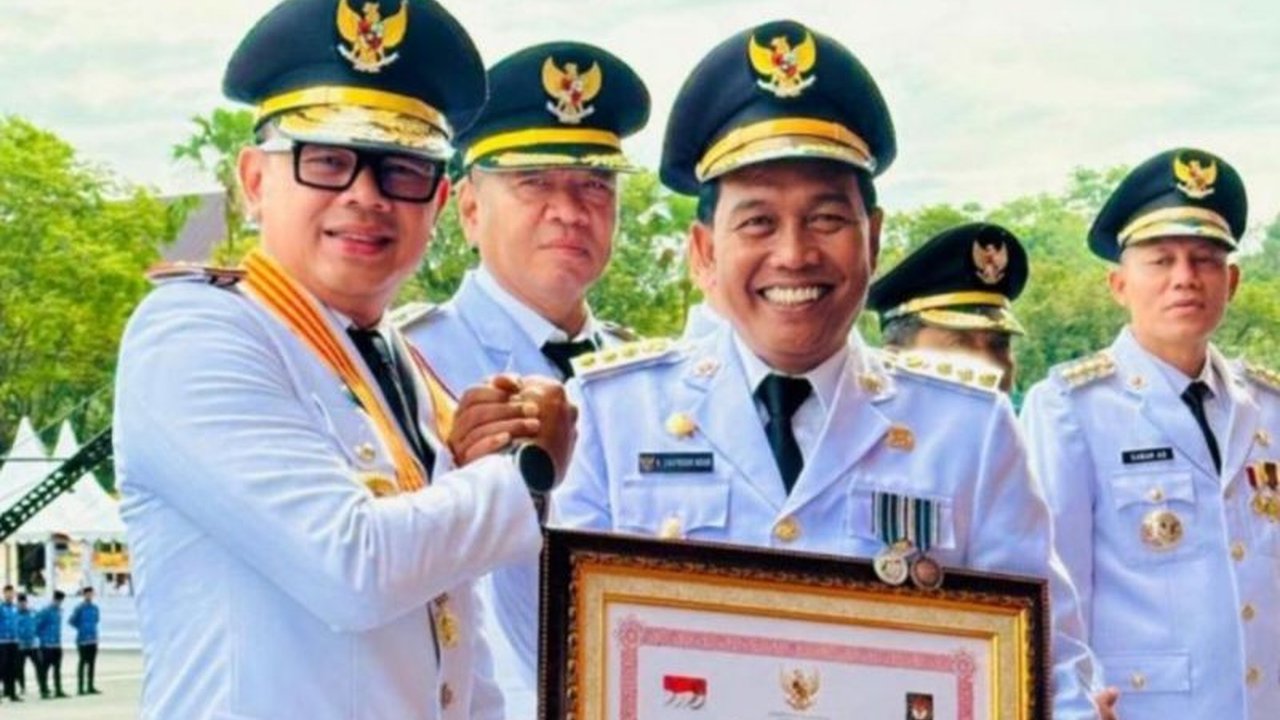 Pemerintah Kabupaten Hulu Sungai Selatan (HSS), Kalimantan Selatan, meraih penghargaan nasional dari Kementerian Dalam Negeri (Kemendagri) atas kinerja tinggi dalam Evaluasi Penyelenggaraan Pemerintahan Daerah (EPPD) dengan skor 3,7, menempatkan HSS di an