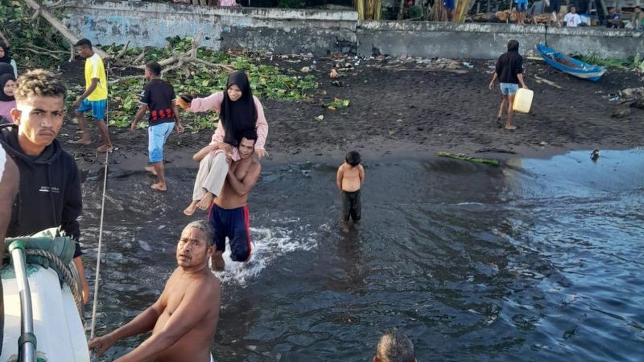 Senator Maluku Utara, Graal Taliawo, perjuangkan pembangunan dermaga laut di daerah tertinggal, terluar, dan terdepan (3T) untuk meningkatkan aksesibilitas dan perekonomian masyarakat kepulauan.