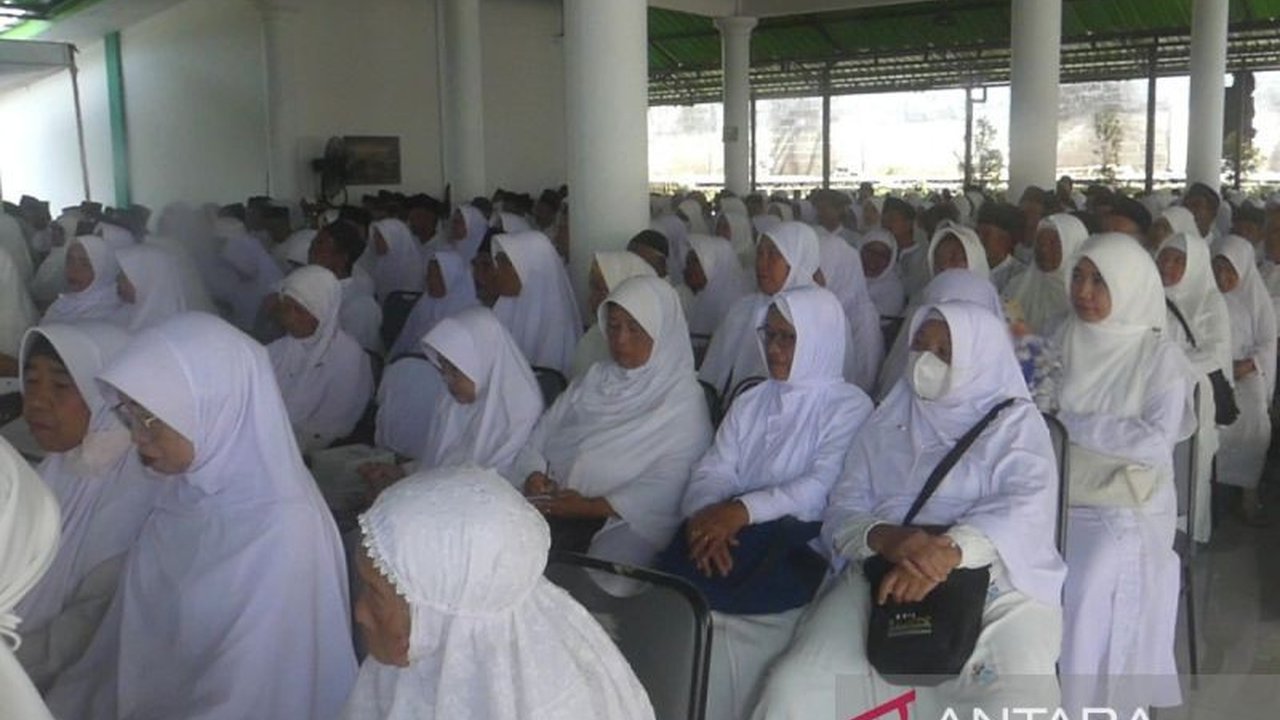 Peningkatan jumlah calon jamaah haji di Temanggung tahun ini mencapai 898 orang, meningkat dari tahun sebelumnya dan akan diberangkatkan dalam empat kloter pada Mei 2025.