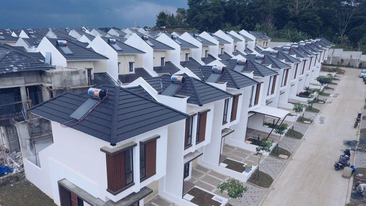 WIKA Industri Energi meluncurkan pemanas air surya SR100S1 berkapasitas 100 liter, solusi hemat energi dan ramah lingkungan untuk keluarga muda di Indonesia.